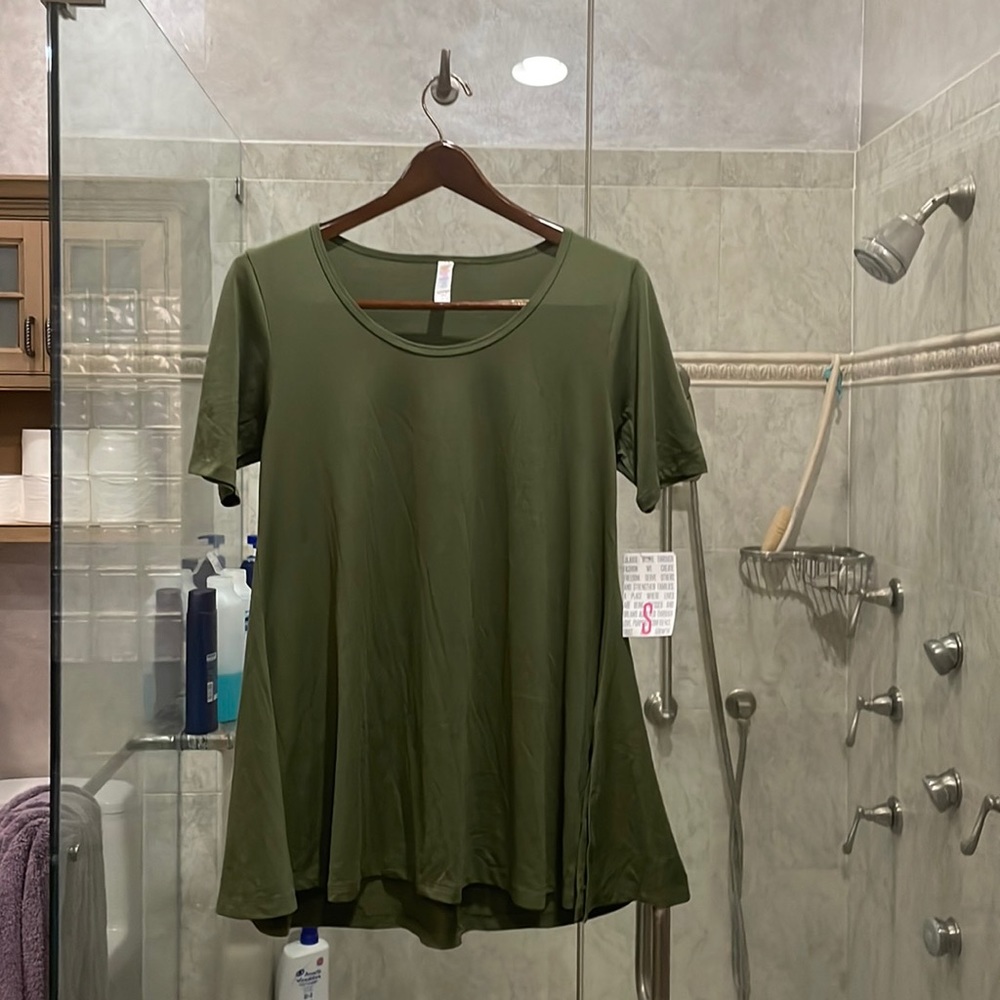 Lularoe Small new with tags Perfect Tee